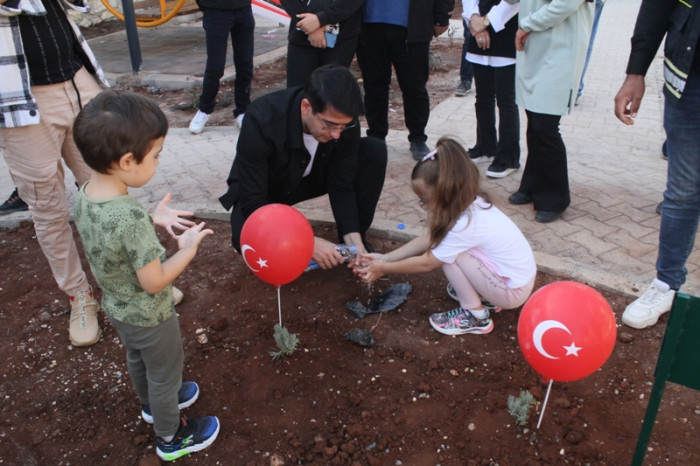 100.Yıla Özel 100 Çınar Fidanı Dikildi