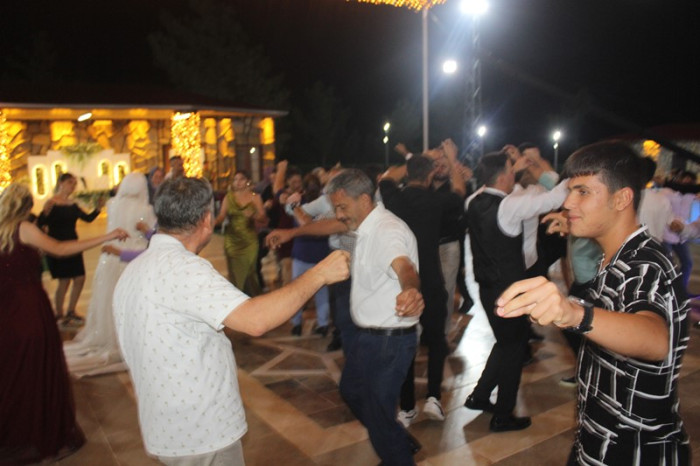 Yılmaz Ailesine Mutluluklar Dileriz