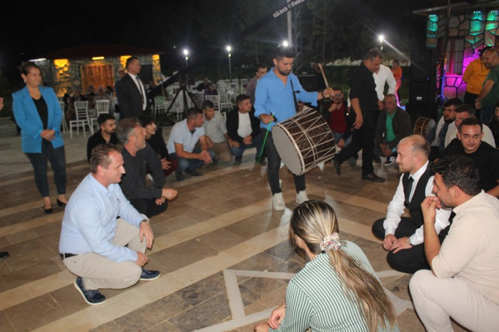 Berfin & Tuna Çiftine Mutluluklar Dileriz