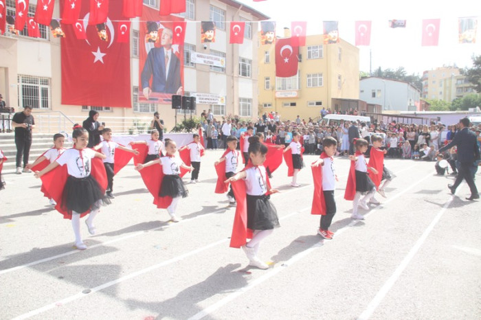 23 Nisan Ulusal Egemenlik ve Çocuk Bayramının 104.Kuruluş Yıl dönümü Gülnar İlçesinde kutlandı.