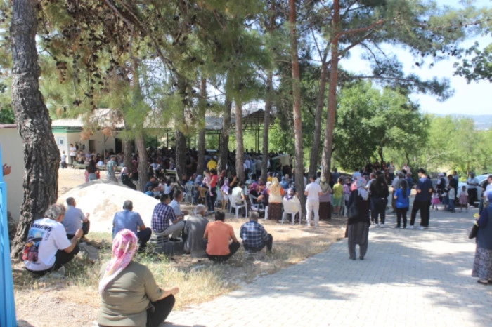 Mollaömerli Mahallesi'nde Bayram Geleneği Yaşatılıyor