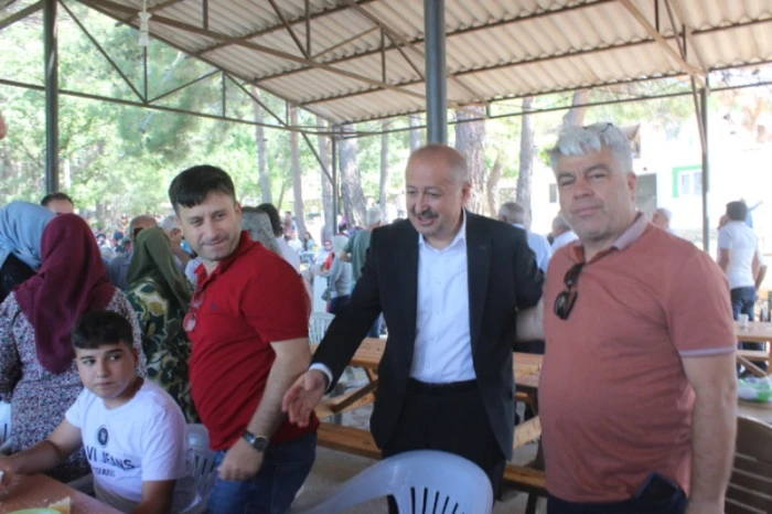 Mollaömerli Mahallesi'nde Bayram Geleneği Yaşatılıyor