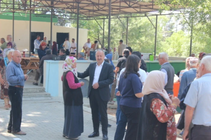 Mollaömerli Mahallesi'nde Bayram Geleneği Yaşatılıyor