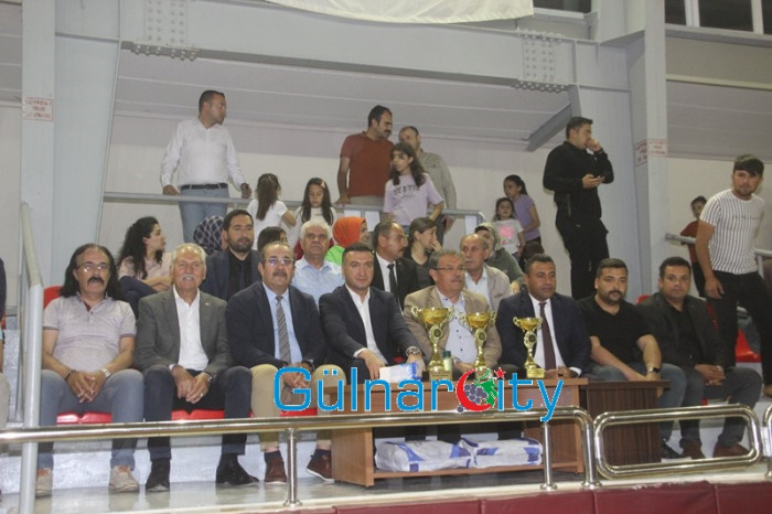 Kurumlar arası yapılan Voleybol Turnuvasında Gülnar İlçe Milli Eğitim Takımı birinci oldu.