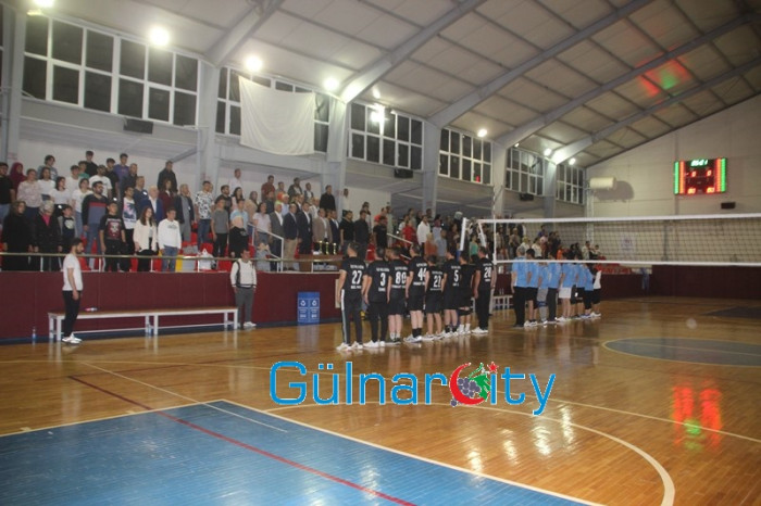 Kurumlar arası yapılan Voleybol Turnuvasında Gülnar İlçe Milli Eğitim Takımı birinci oldu.