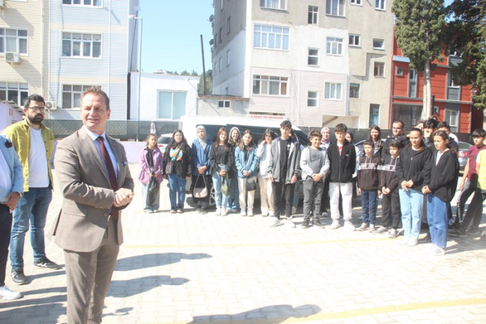 Başkan Önge 66 Öğrenci ile Atatürk Filmi İzledi