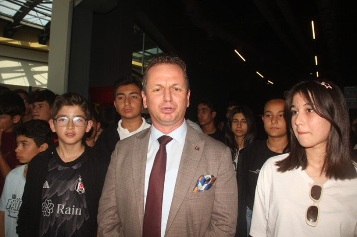 Başkan Önge 66 Öğrenci ile Atatürk Filmi İzledi
