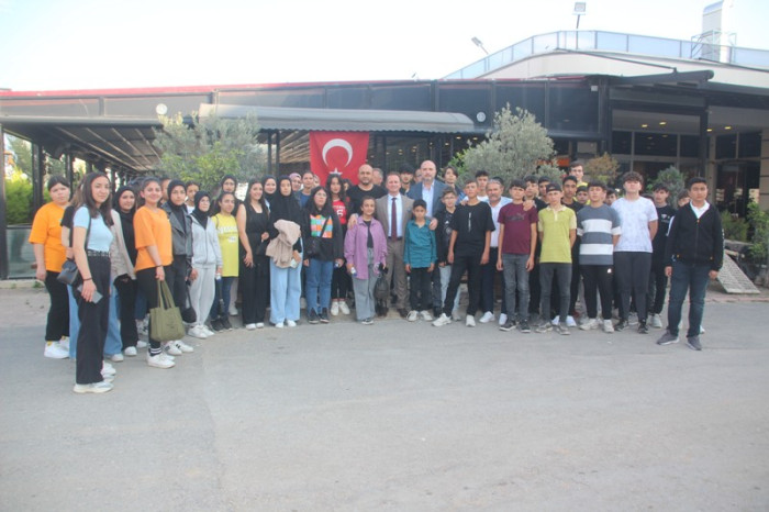 Başkan Önge 66 Öğrenci ile Atatürk Filmi İzledi