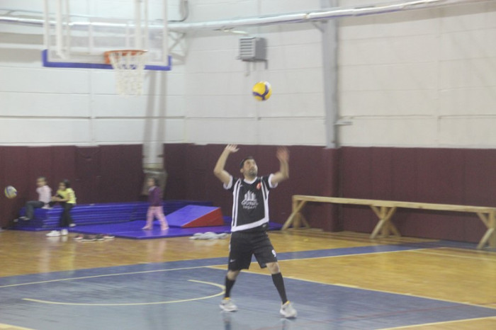 Voleybol Turnuvası Birincisi Anadolu Lisesi