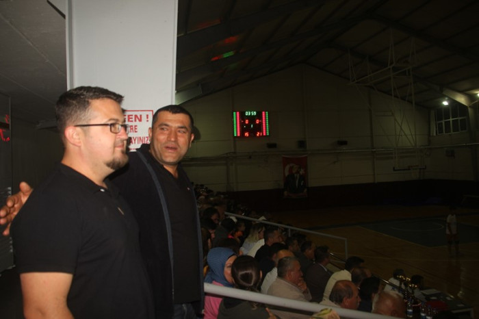 Voleybol Turnuvası Birincisi Anadolu Lisesi