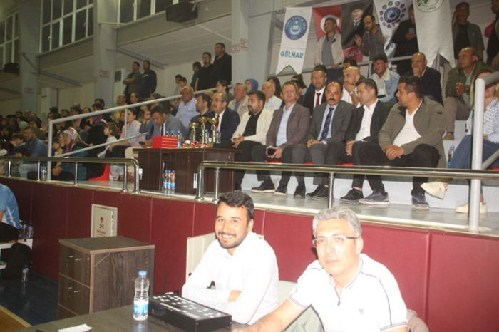 Voleybol Turnuvası Birincisi Anadolu Lisesi