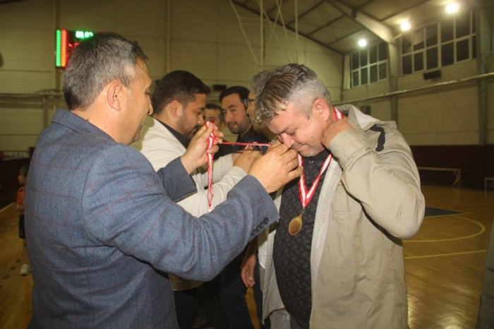 Voleybol Turnuvası Birincisi Anadolu Lisesi