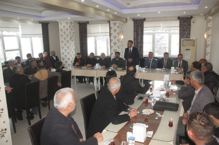 AK Parti MKYK Üyesi Mustafa Sever, Gülnar’da Mahalle Muhtarları ve sanayicilerle bir araya geldi