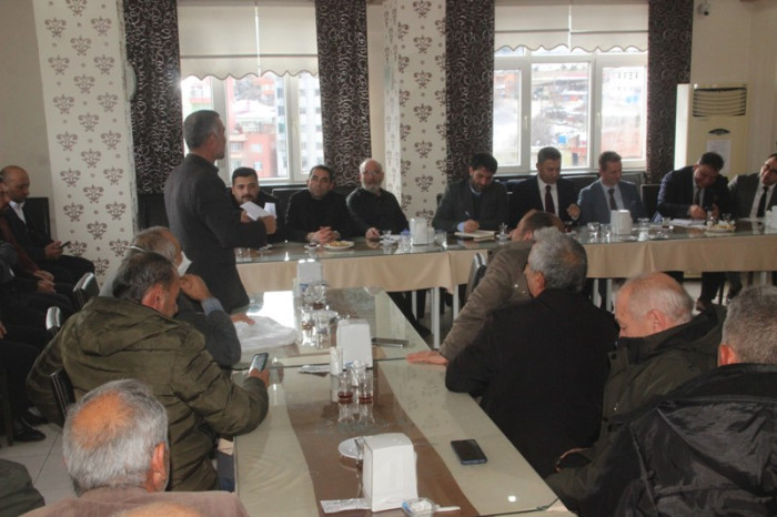AK Parti MKYK Üyesi Mustafa Sever, Gülnar’da Mahalle Muhtarları ve sanayicilerle bir araya geldi