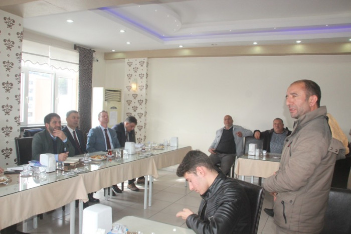 AK Parti MKYK Üyesi Mustafa Sever, Gülnar’da Mahalle Muhtarları ve sanayicilerle bir araya geldi