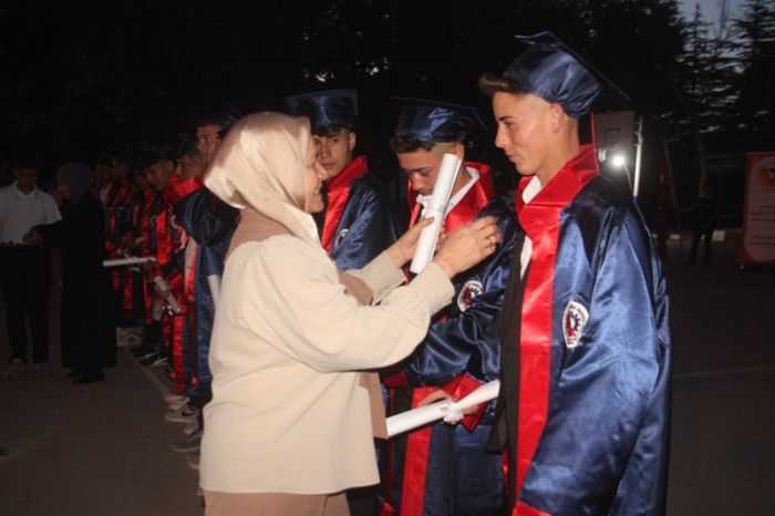 Gülnar Mesleki ve Teknik Anadolu Lisesinden 55 Öğrenci mezun oldu