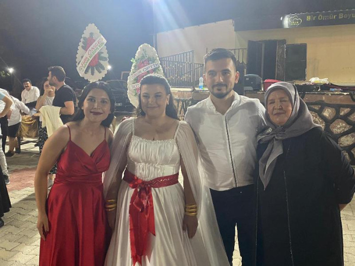 Sena & Mustafa Çınar Çiftine Mutluluklar Dileriz