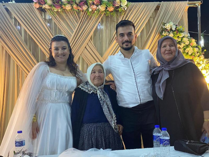 Sena & Mustafa Çınar Çiftine Mutluluklar Dileriz