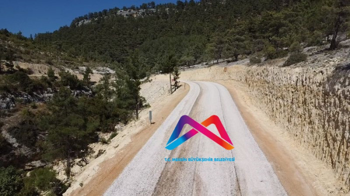 Mersin Büyükşehir Belediyesi Gülnar Koordinasyon ekipleri tarafından tek seferde 10 km uzunluğunda 12 metre genişliğinde asfalt çalışmasına başlandı.