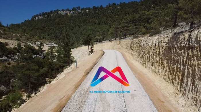 Mersin Büyükşehir Belediyesi Gülnar Koordinasyon ekipleri tarafından tek seferde 10 km uzunluğunda 12 metre genişliğinde asfalt çalışmasına başlandı.