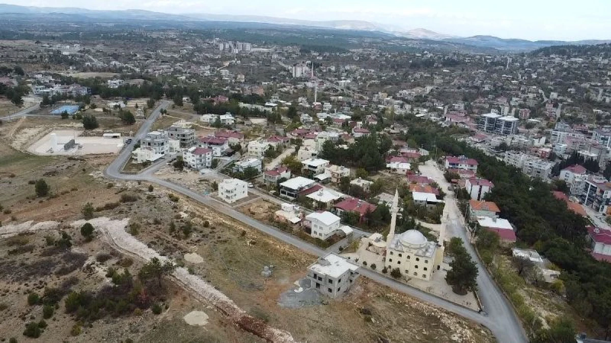Akdeniz Mahallesi Sokakları Asfaltla Buluştu: Muhtar Kırıt'tan Başkan Önge'ye Teşekkür