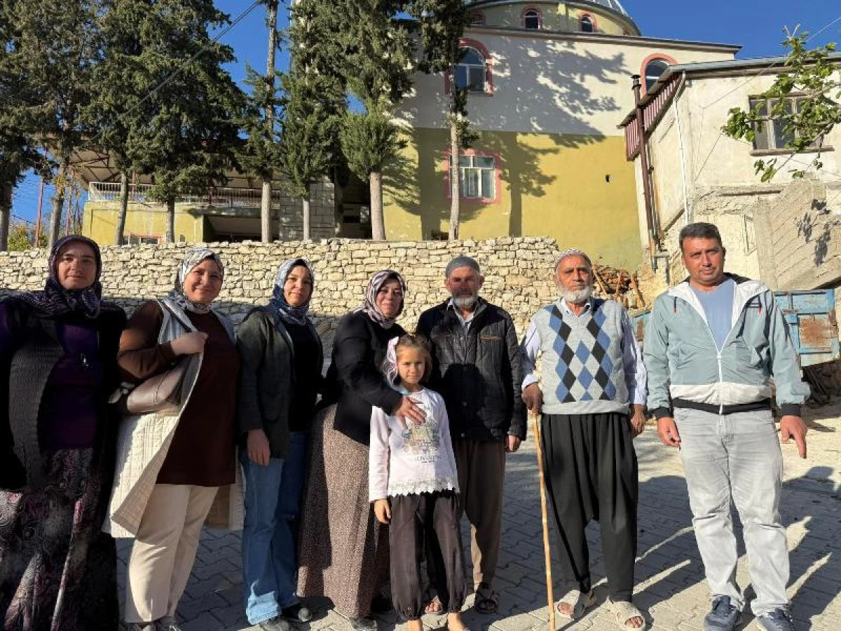 Ak Parti  Gülnar Kadın Kolları'ndan Anlamlı Ziyaretler: Yaşlıların Gönlü Alınıyor