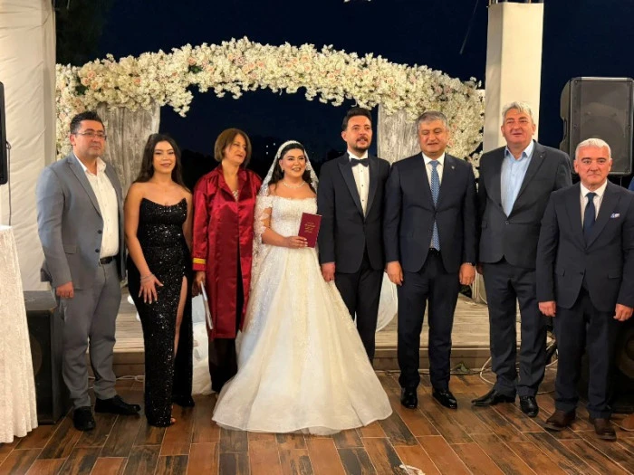 Anadolu Ajansı (AA) Adana B&ouml;lge M&uuml;d&uuml;r&uuml; İbrahim Erikan, Ceren Bege&ccedil; ile evlendi.  