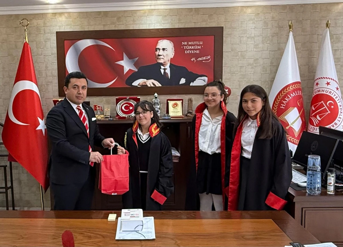 Anamur Cumhuriyet Başsavcısı Tanju ÇATLI Koltuğunu 6. Sınıf Öğrencisine Devretti.