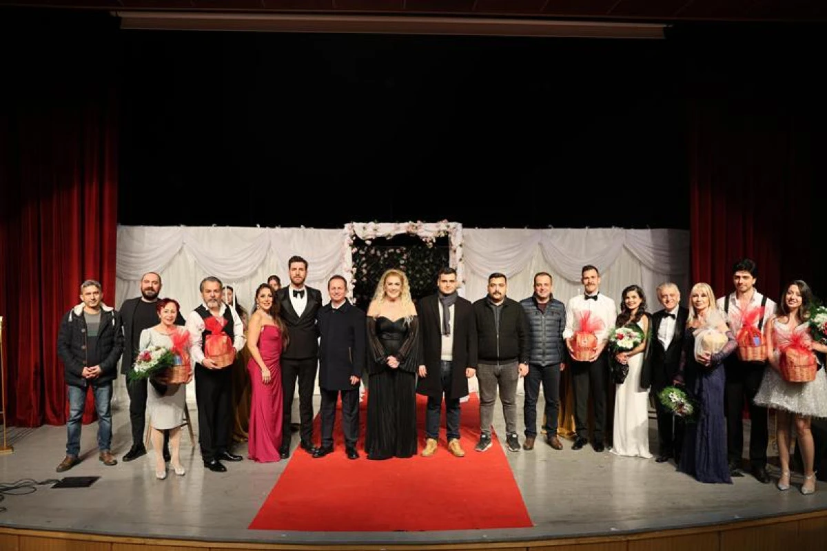 Aşkı Memnu Tiyatrosu G&uuml;lnar'da Sahne Aldı