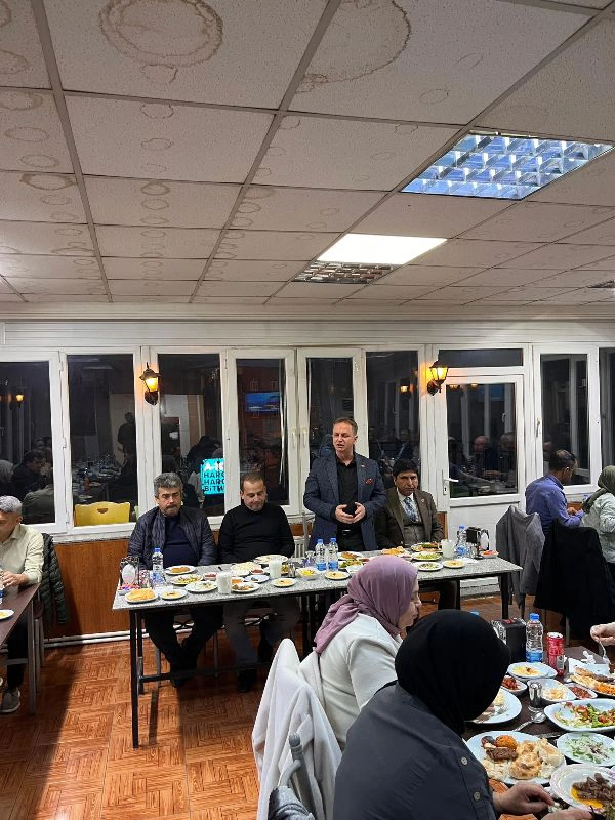 Başkan &Ouml;nge, M&uuml;d&uuml;rlerle Aileleriyle Birlikte İftarda Buluştu