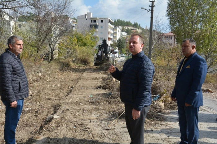 Başkan Önge, Yol Kenarı Temizlik Çalışmalarını İnceledi