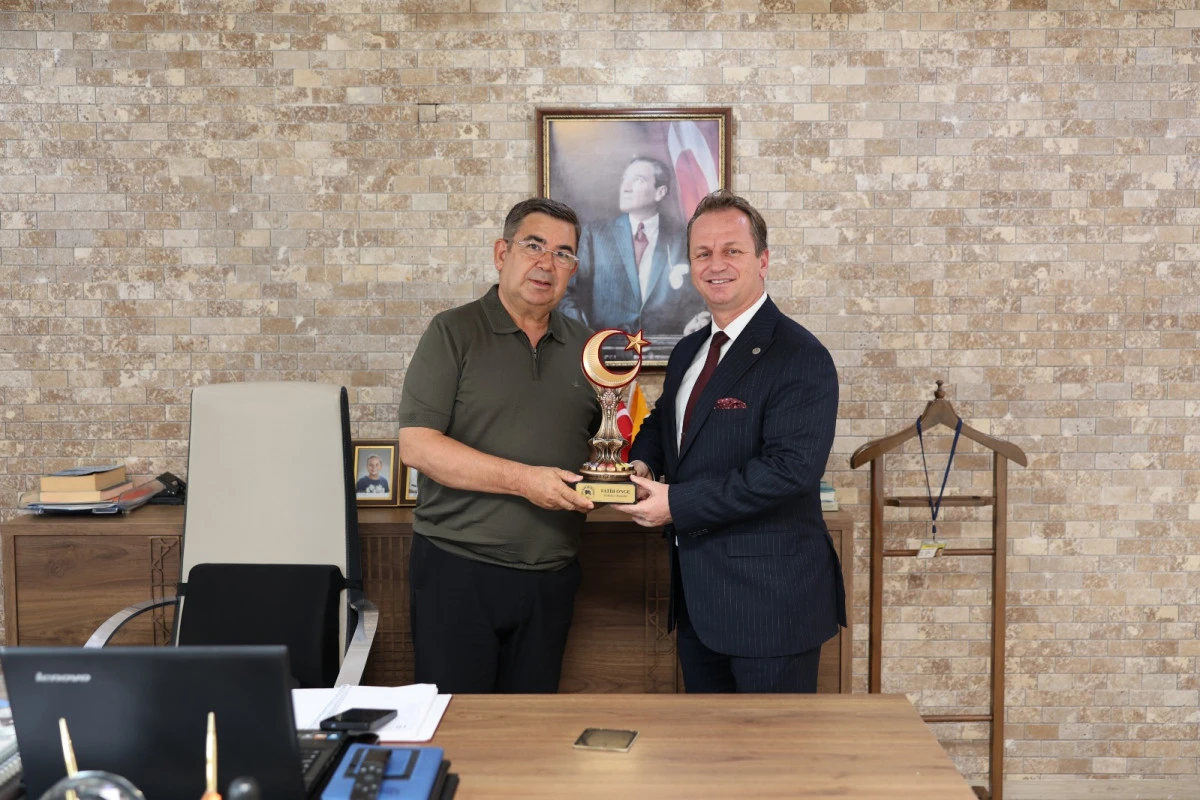  Başkan Önge'den Mersin'de İş Adamı Mehmet Gilik’i Ziyaret Etti
