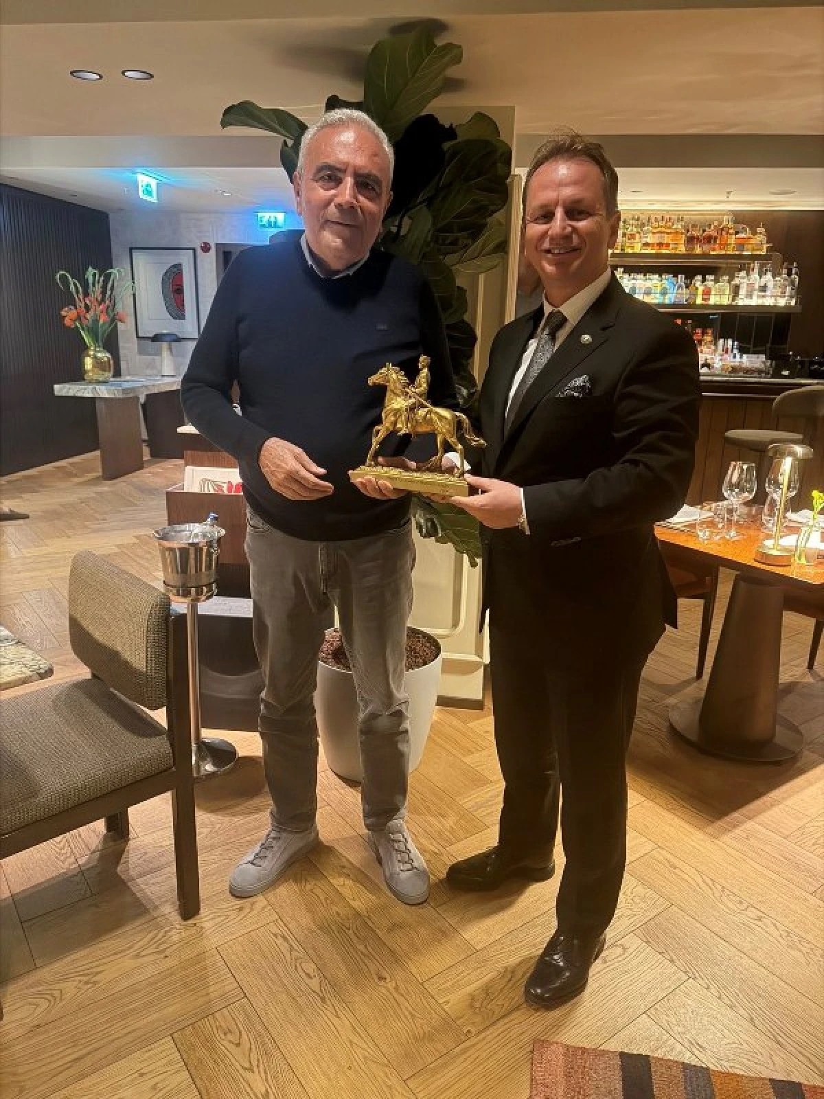 Belediye Başkanı &Ouml;nge, Mustafa Baysan ile İstanbul&rsquo;da Buluştu