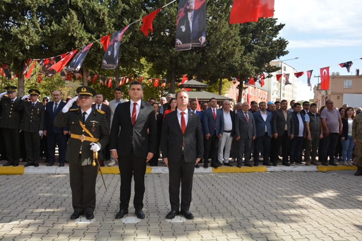 Çelenk Koyma Töreni Gerçekleşti