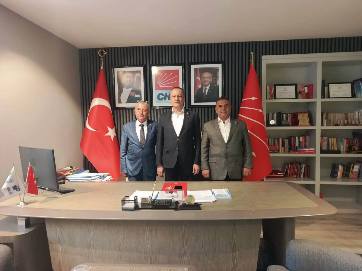 CHP Mersin Ailesi B&uuml;y&uuml;yor: Bağımsız Meclis &Uuml;yesi Mustafa Denk CHP'ye Katıldı