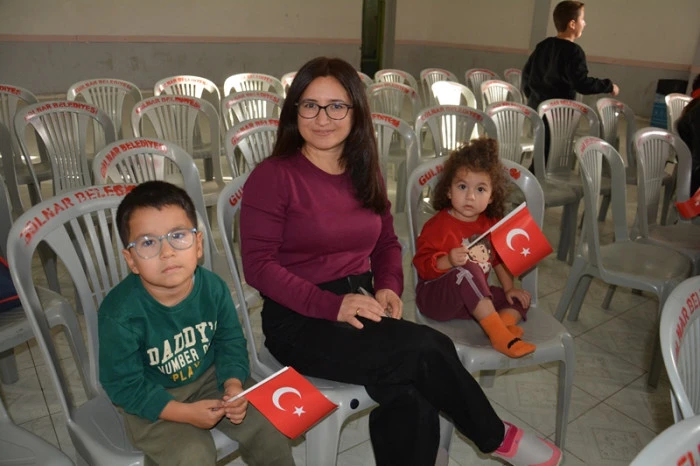 Çocuk Şenliği Gülnar'ı Şenlendirdi: Karagöz Hacivat Coşkusu