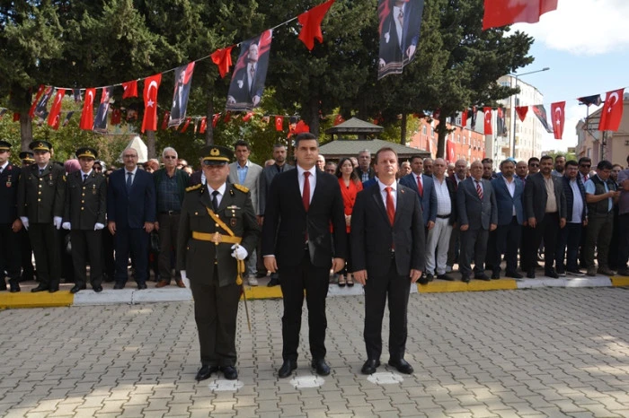 Çelenk Koyma Töreni Gerçekleşti
