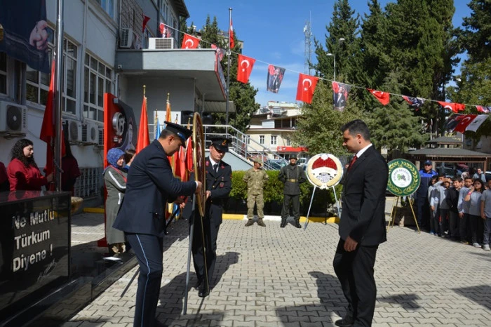 Çelenk Koyma Töreni Gerçekleşti