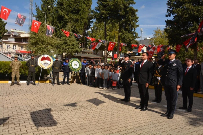 Çelenk Koyma Töreni Gerçekleşti
