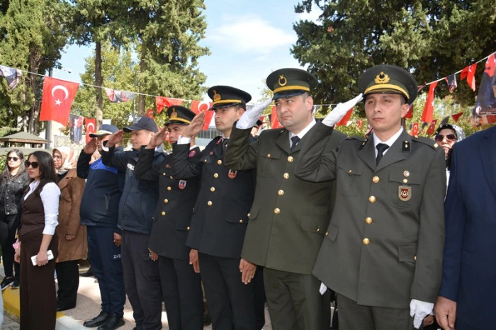 Çelenk Koyma Töreni Gerçekleşti