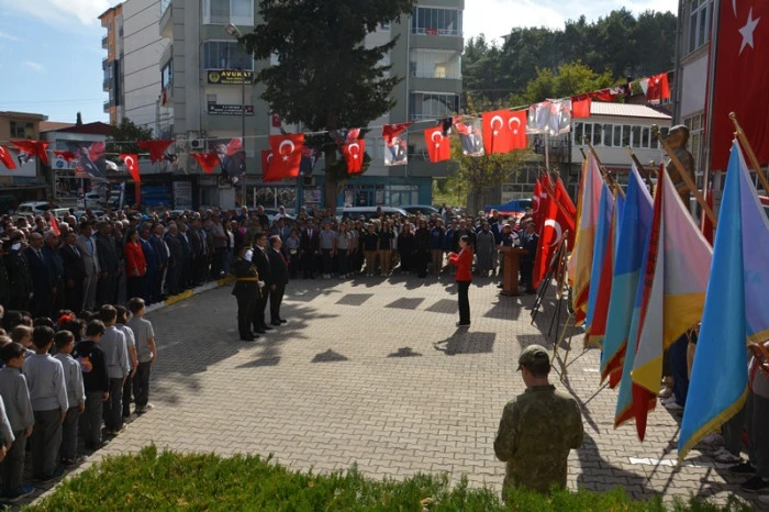 Çelenk Koyma Töreni Gerçekleşti