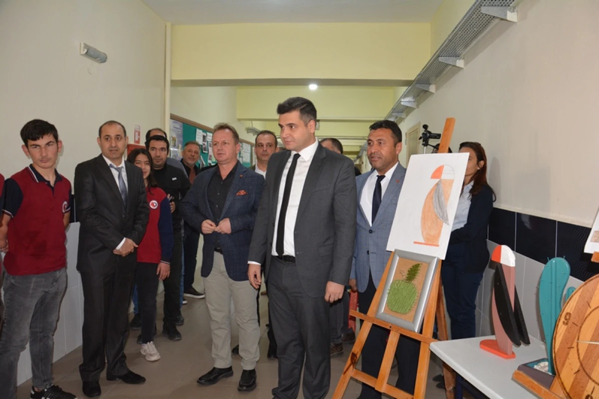 Engelliler Gününde Belediye Başkanı Önge Tablet Hediye Etti