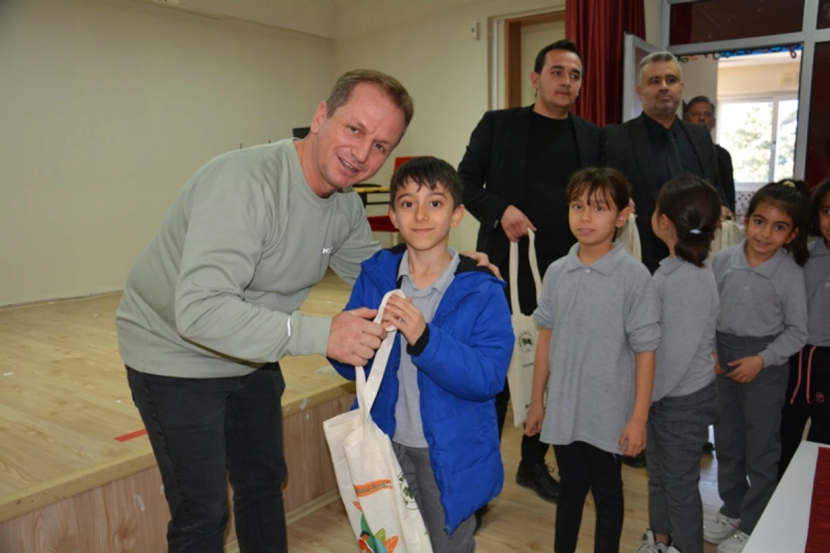 Gülnar Belediye Başkanı Fatih Önge'den Cumhuriyet İlkokulu Öğrencilerine Sıfır Atık Desteği