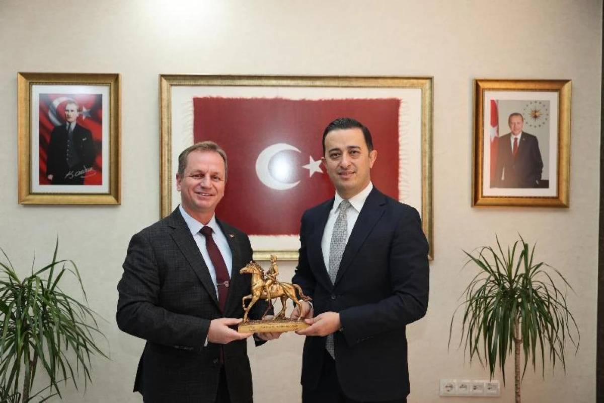 Gülnar Belediye Başkanı Fatih Önge'den İl Sağlık Müdürü Ekici'ye Ziyaret Etti.