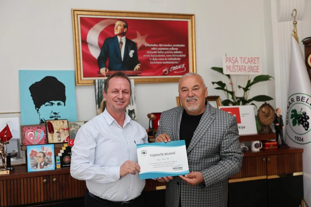 G&uuml;lnar Belediye Başkanı Fatih &Ouml;nge&rsquo;den Personellere ve Esnafına Teşekk&uuml;r Belgesi Verdi