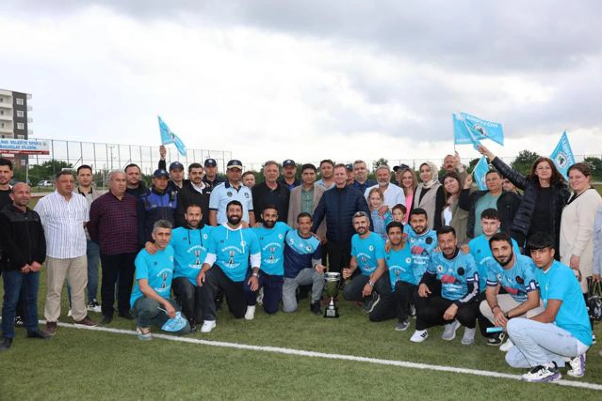 Gülnar Belediye Spor Şampiyonluk Turuyla Coştu, Başkan Önge Tarihi Başarıyı Kutladı