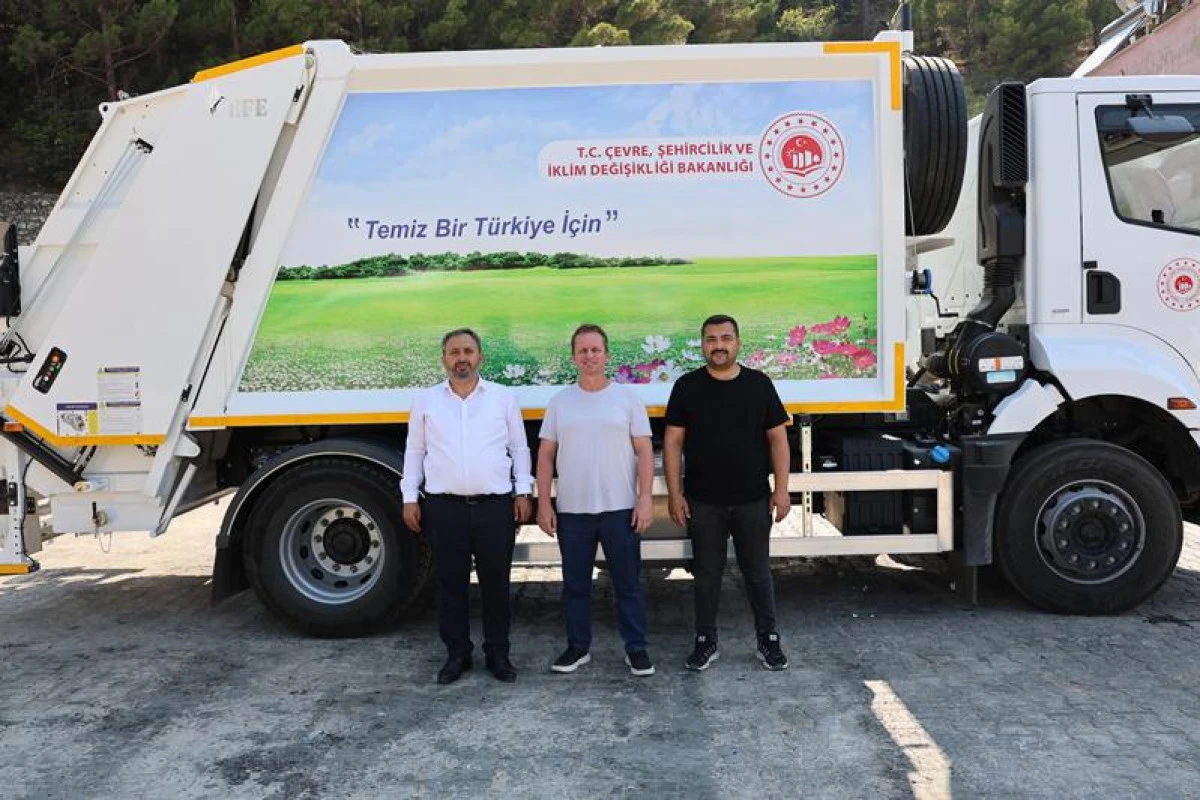 Gülnar Belediyesi Araç Filosuna Yeni Çöp Aracı Kattı