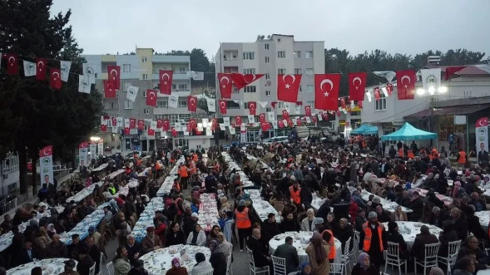 G&uuml;lnar Belediyesi  G&uuml;lnar Halkına İftardaYemeği Verdi