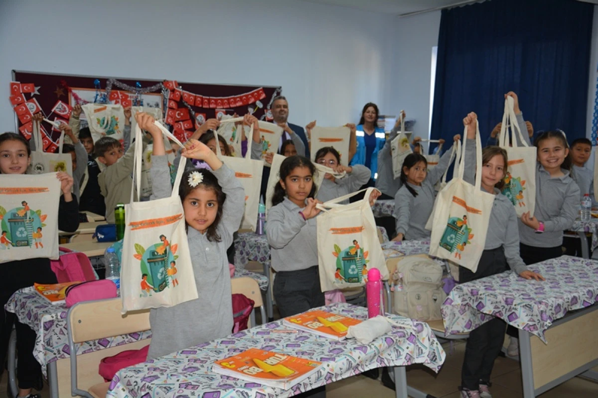 Gülnar Belediyesi'nden Atatürk İlkokulu Öğrencilerine 
