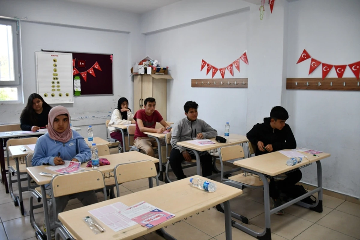 G&uuml;lnar il&ccedil;esinde sınav hazırlığında olan &ouml;ğrencilere destek s&uuml;r&uuml;yor